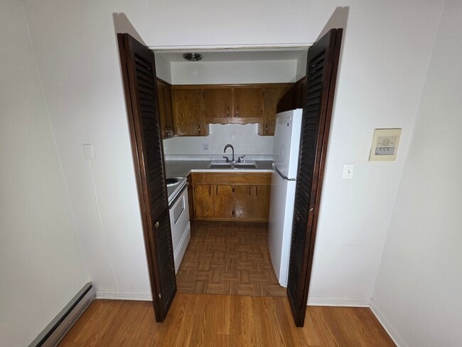 Building Photo - 336 Lathrop Ave