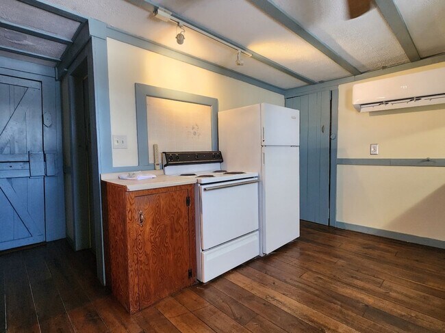 Building Photo - Writer's Retreat is a sweet rustic log cabin with 1 BR, 1 Ba located 4 miles from Lexington.