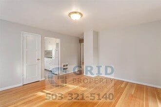 Building Photo - Charming 2BR House with Garage & Private Patio in Vancouver!