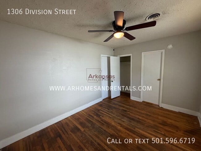 Building Photo - 1306 Division St