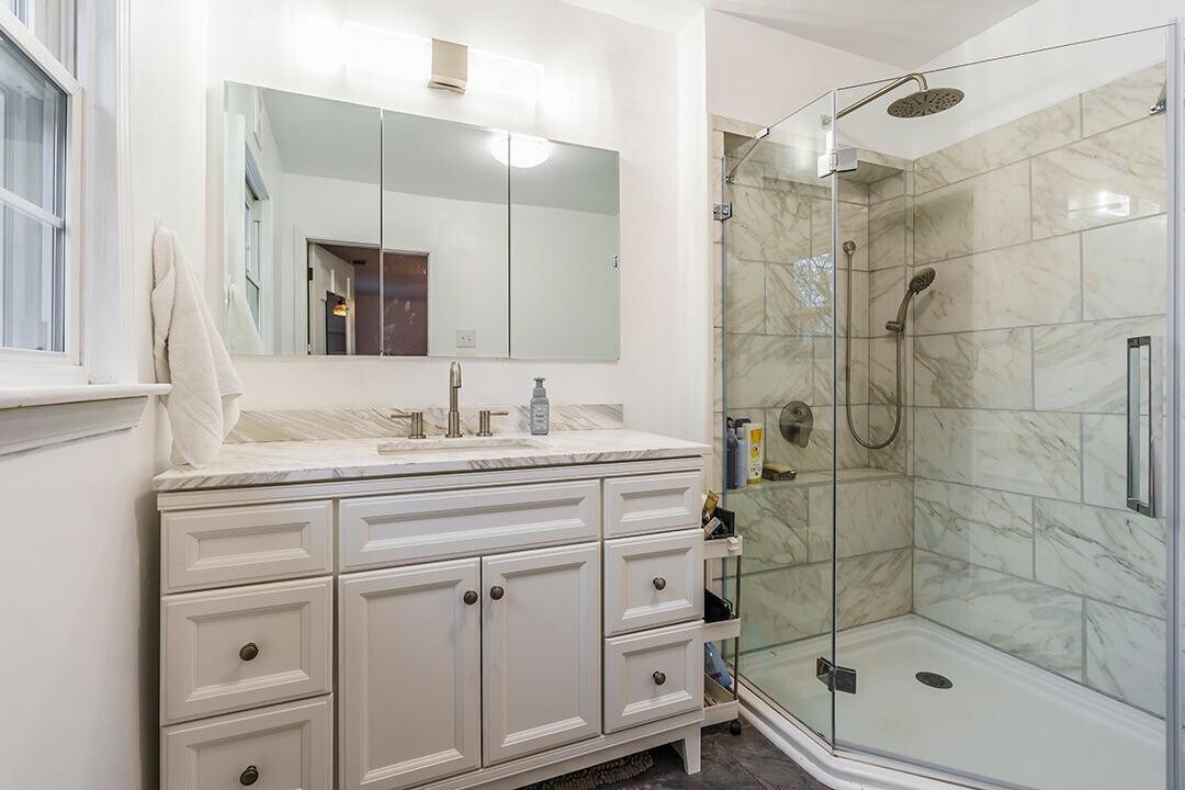 Building Photo - 304 Barnes Mill Rd