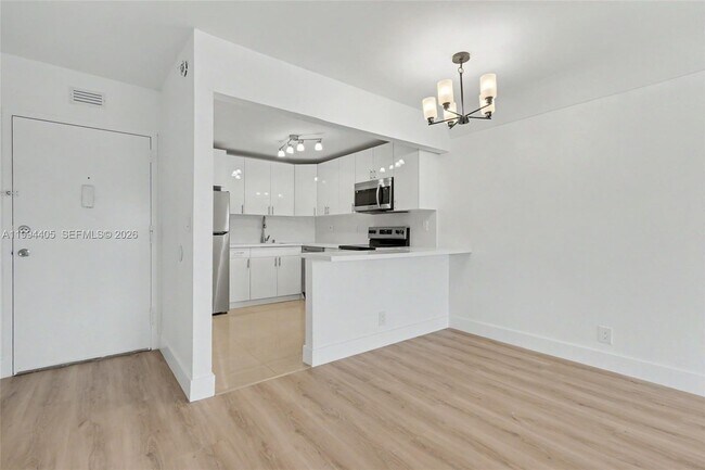 Building Photo - 1220 71st St