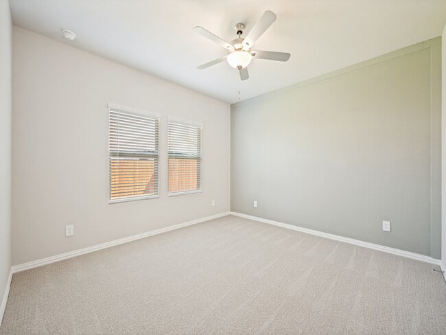 Building Photo - 715 Dotty Dr