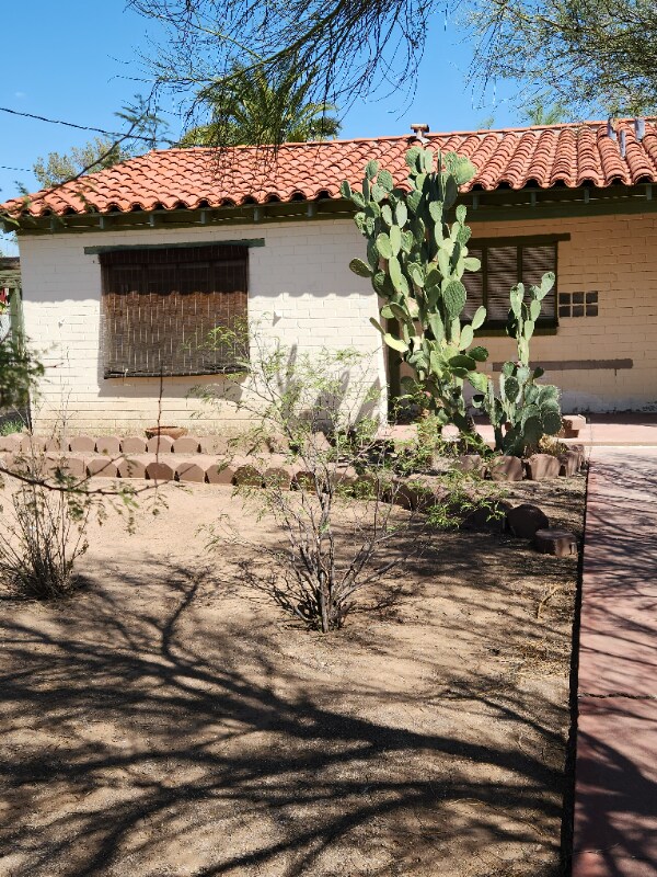 Building Photo - 2140 N Forgeus Ave