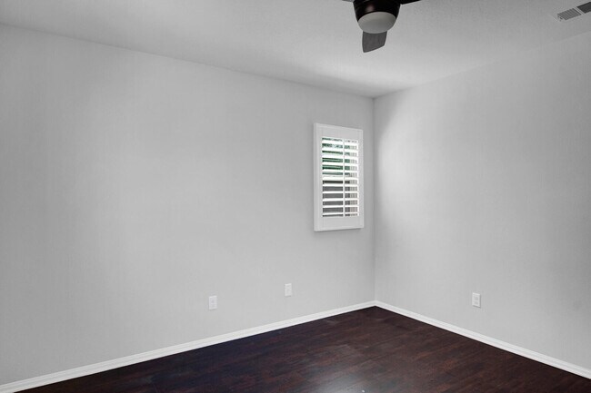 Building Photo - 607 Calle Vibrante