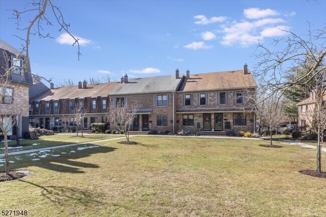Building Photo - 181 Long Hill Rd