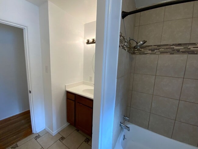 Building Photo - 3 Bedroom Single Story Home Available Near...