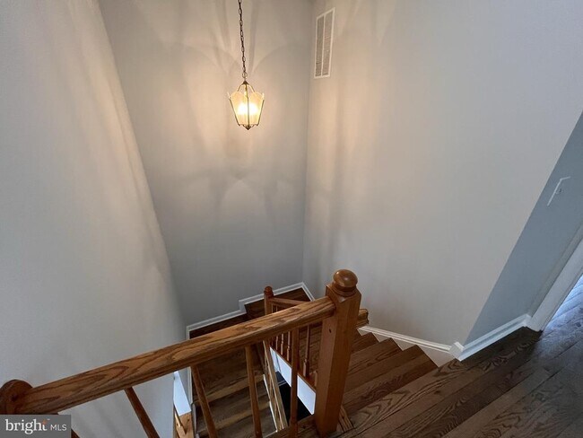 Building Photo - 3762 Farmland Dr