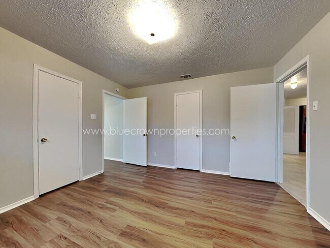 Building Photo - 8322 Lullwater Dr