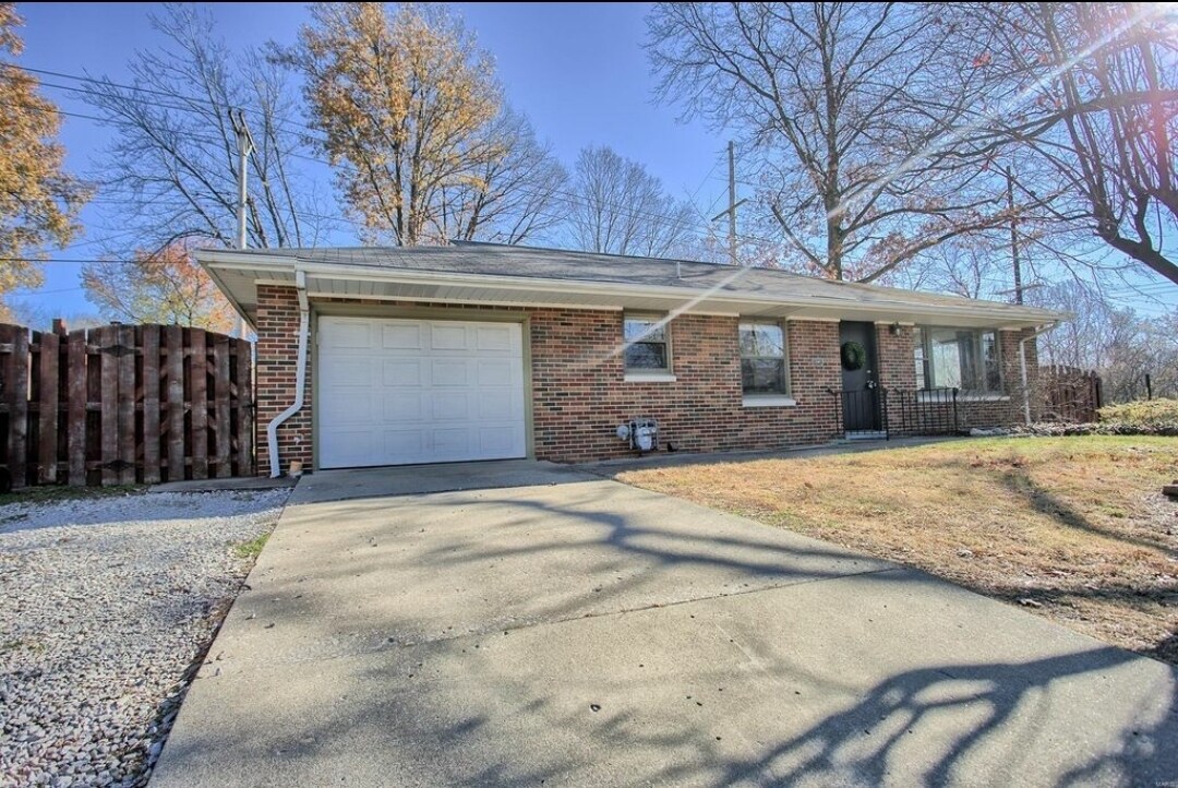 Building Photo - 340 S Benton St