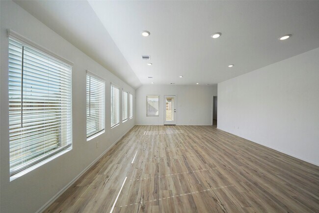 Building Photo - 307 Flower Reed Ct