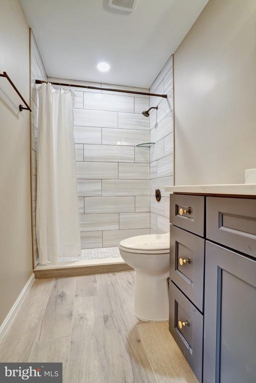 Building Photo - 325 Westridge Cir