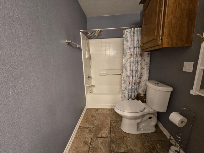 Building Photo - 8704 N 140th E Ct