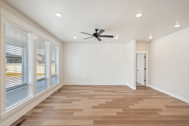 Building Photo - 4497 N Girasolo Ave