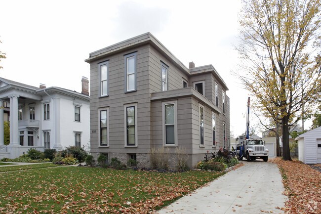 Building Photo - 533 South St