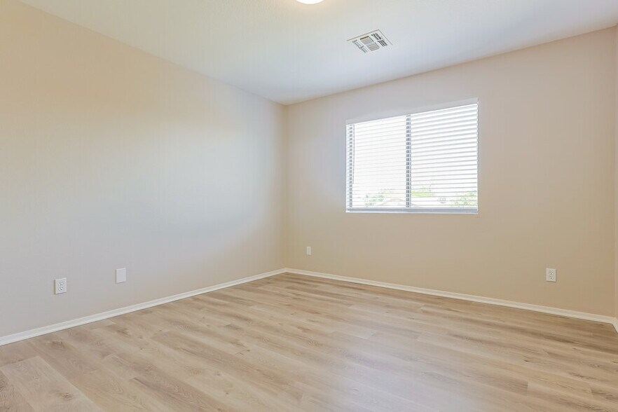 Building Photo - 10914 E Wier Ave