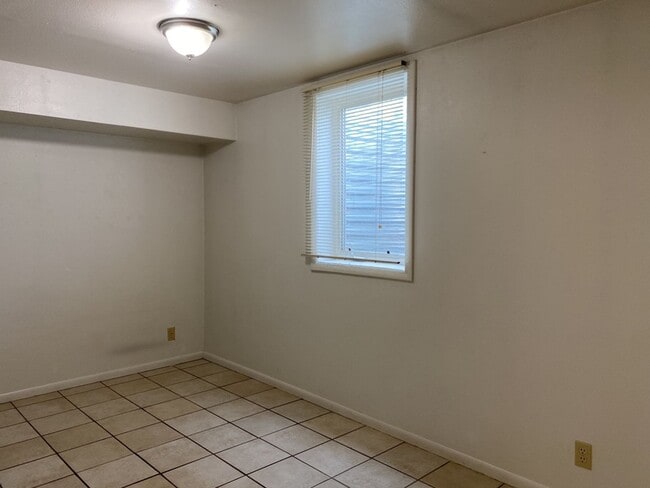 Building Photo - STUDENTS WELCOME! Ranch Home w/ Finished Basement, Fenced Yard and Two Kitchens