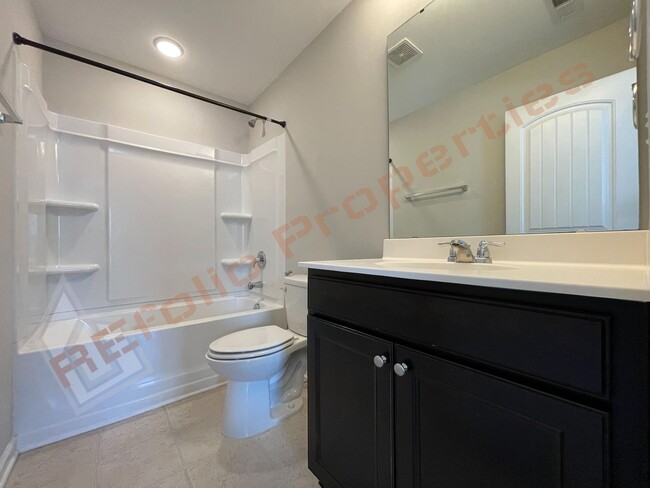 Building Photo - Beautiful End Unit 3 Story 3 bedroom, 3.5 bathroom Townhome with 2 Car-Garage in 540 Townes subdi...