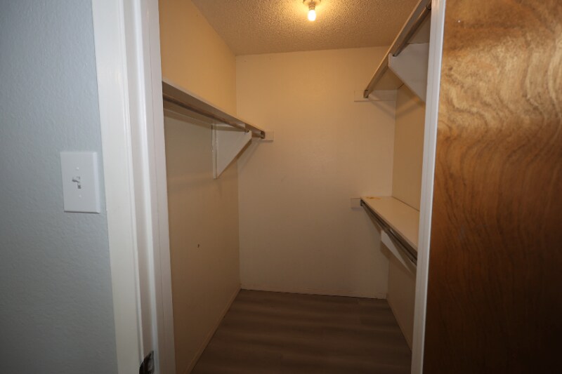 Building Photo - 412 Live Oak Dr