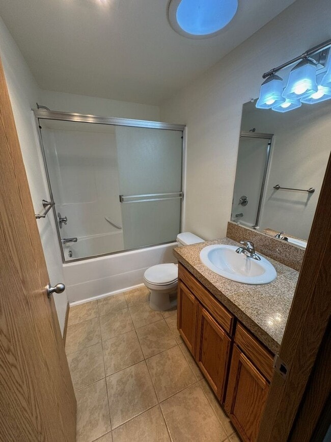 Building Photo - 337-339 Tracy Court Monmouth, OR 97361