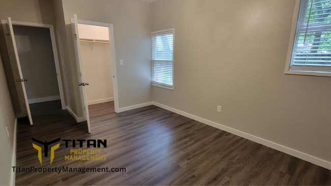 Building Photo - Large 2bed/2bath home