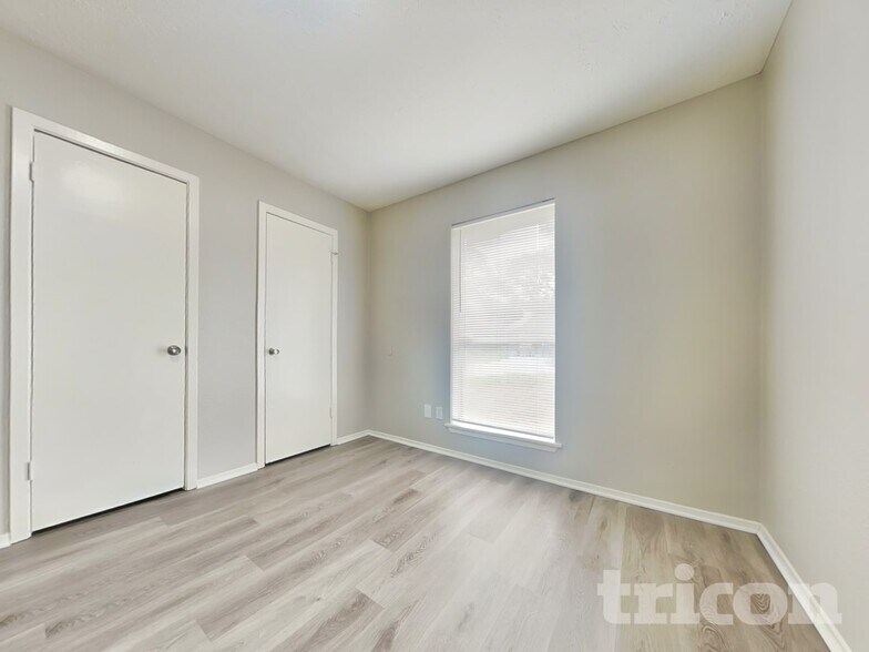 Building Photo - 2047 Lexington Woods Dr