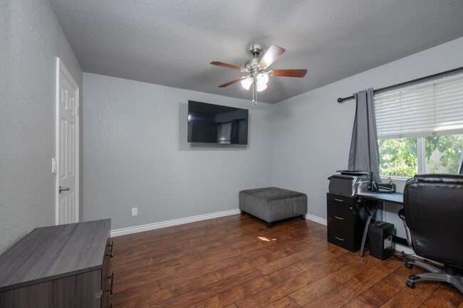 Primary Photo - 3739 W Bullard Ave