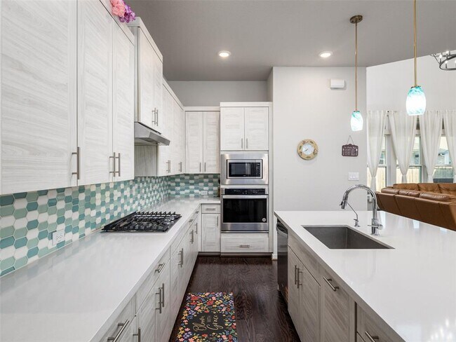 Building Photo - 6512 Covina Ln
