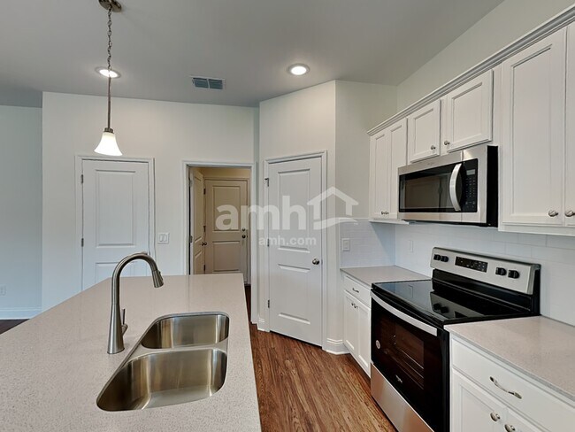 Building Photo - 6058 Little Blf Cir