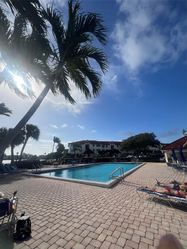 Building Photo - 7030 Half Moon Cir