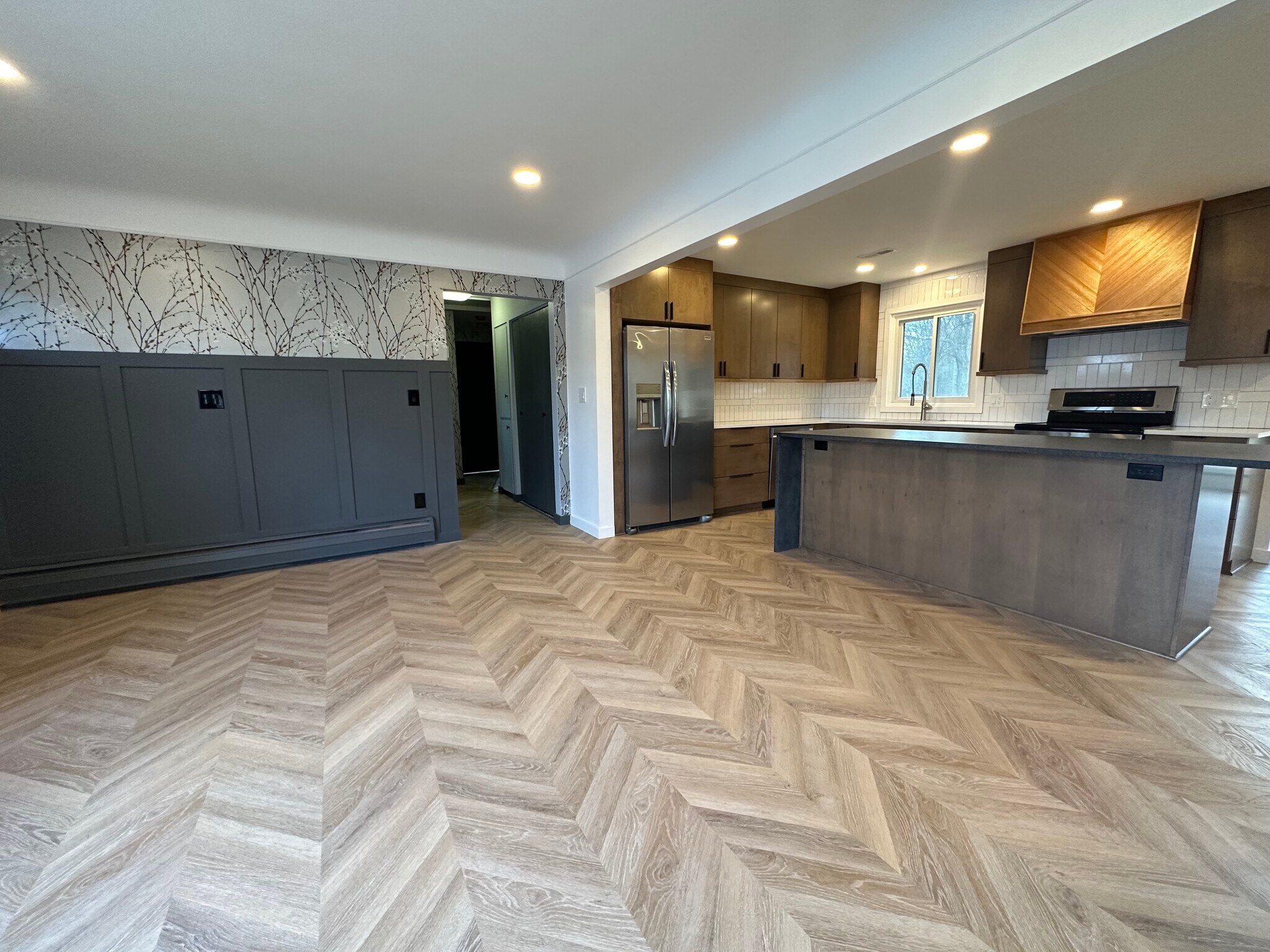 Building Photo - 3711 Ruthland Dr