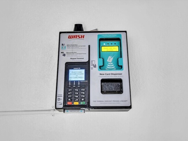 Building Photo - 401 Golden Isles Dr