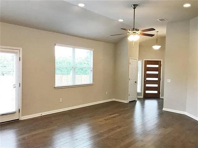 Building Photo - 810 Cottage Bank Trl