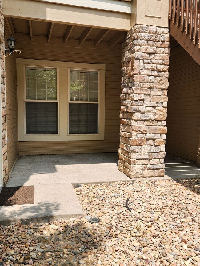 Building Photo - Stylish 2 Bed, 2 Bath Main-Floor Condo – U...