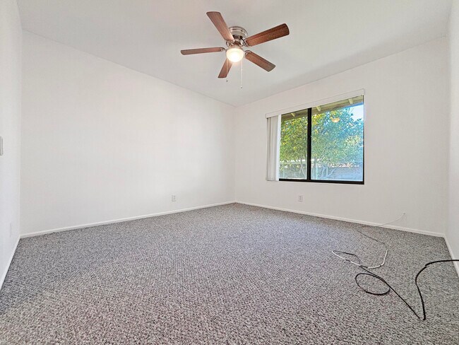 Building Photo - 63 Lakeview Cir