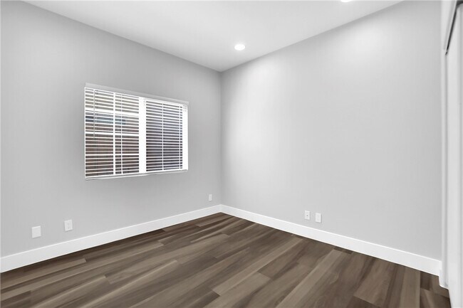 Building Photo - 2141 E Nugent St