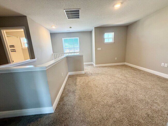 Building Photo - 5282 Neil Dr