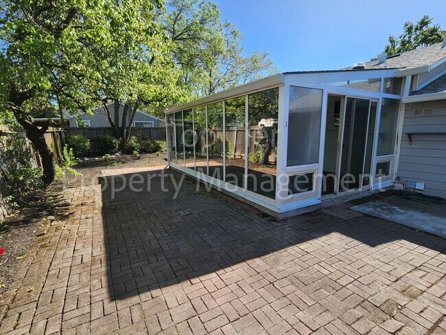 Building Photo - Cozy 2 Bed/1 Bath/ 816 Sqft House in Pleasant Hill available May 15th for lease!