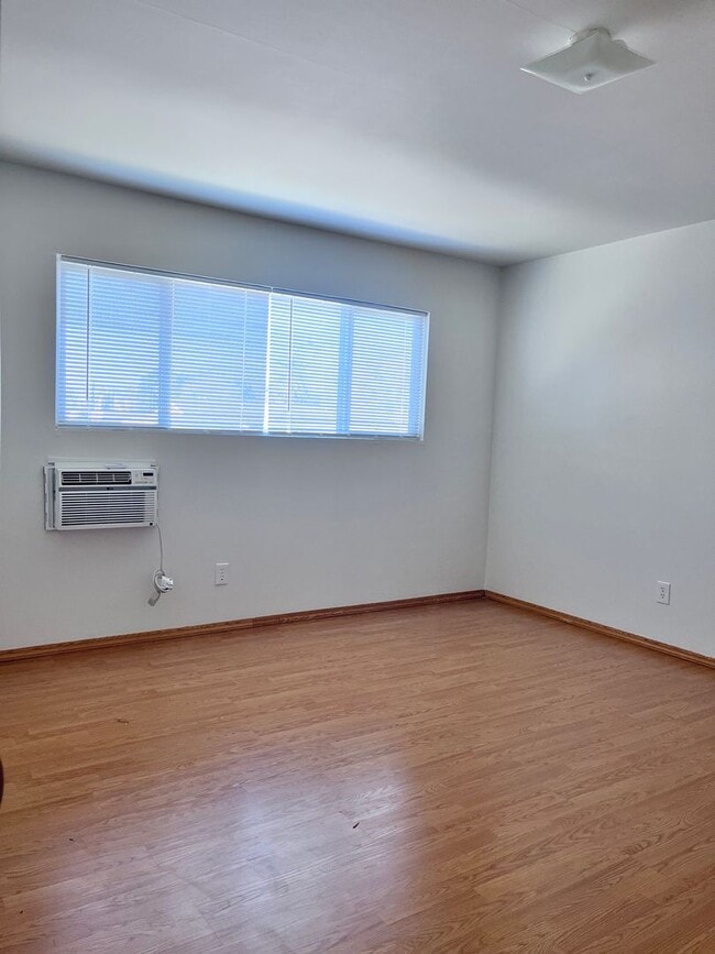 Building Photo - Taylor 4-Plex (25229)(DD)