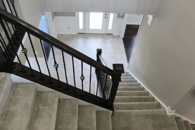 Building Photo - Absolutely Gorgeous 5 BR Estate Home in Br...