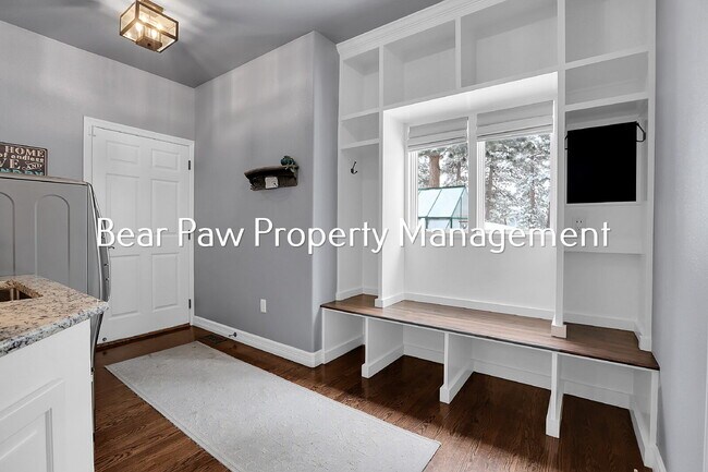 Building Photo - Stunning Home in the Ridge!!