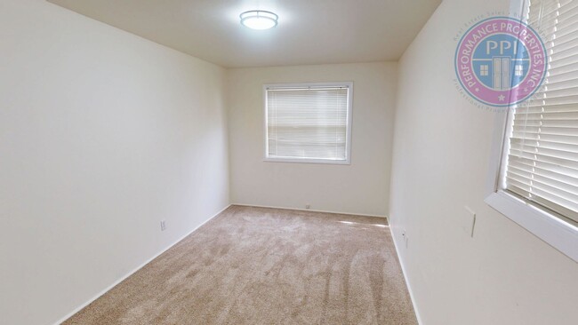 Building Photo - Charming home in NE Portland in the David ...