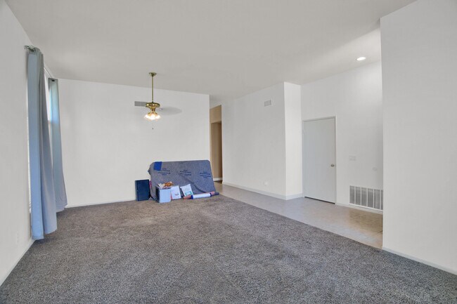 Building Photo - 40170 Tanager Cir