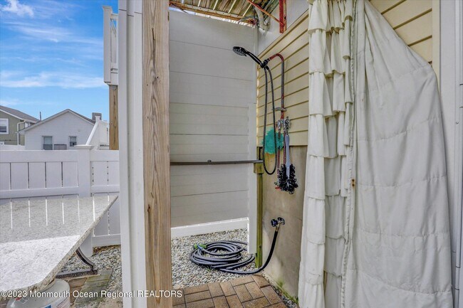 Building Photo - 120 Randall Ave