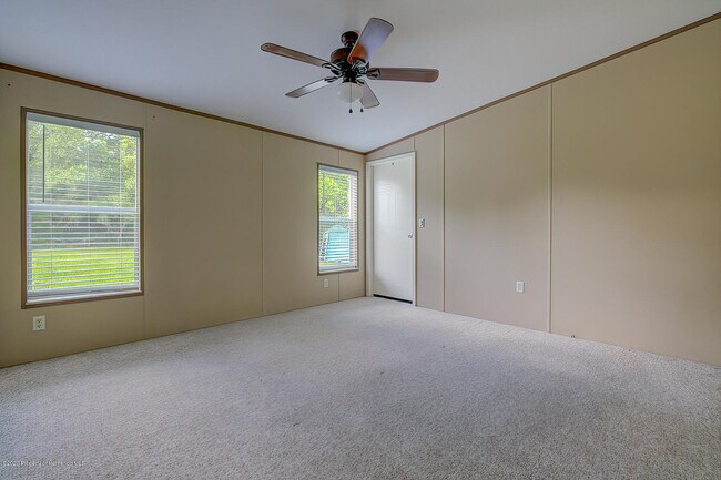 Building Photo - 14820 Aubrey Ave