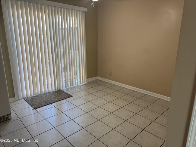 Building Photo - 447 Newport Dr