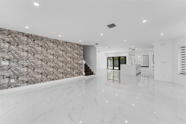 Building Photo - 12403 SW 140th St