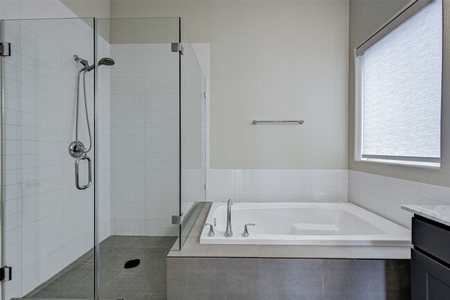 Building Photo - 2113 Naomi St