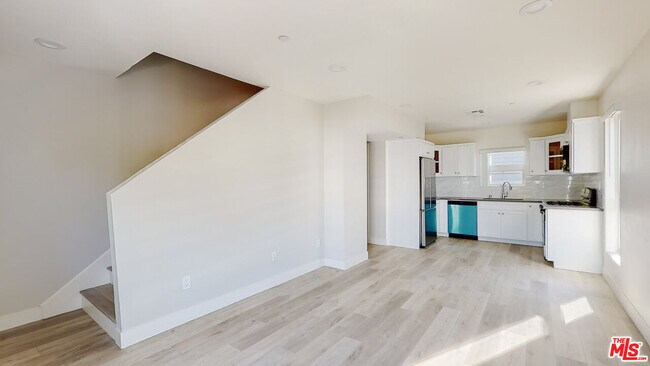 Building Photo - 236 Rosemont Ave