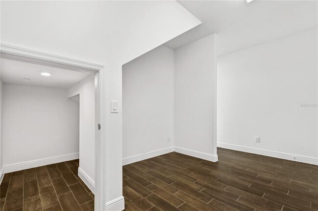 Building Photo - 14259 Kellogg Ave